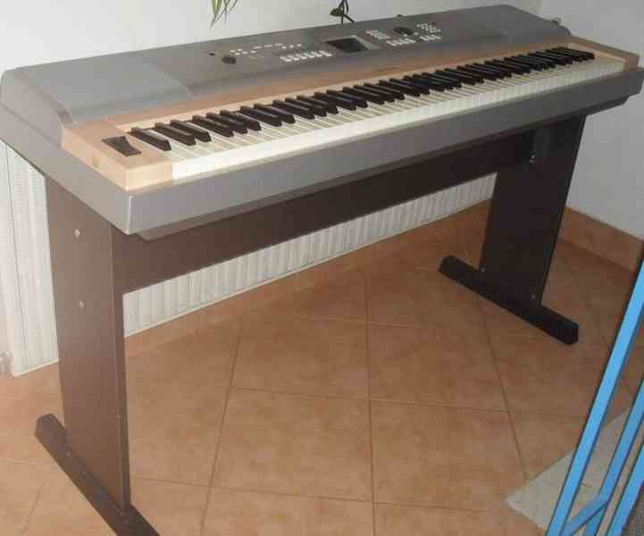 Digitální piano Yamaha Portable Grand DGX 620 - foto 3