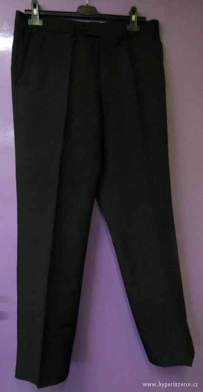 Černé společenské sako + kalhoty - foto 2