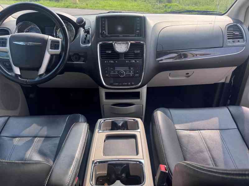 Chrysler Town Country 3,6 RT DVD Stown Kůže 2014 - foto 12