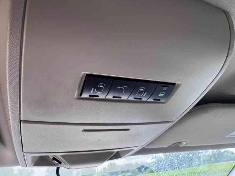 Chrysler Town Country 3,6 RT DVD Stown Kůže 2014 - foto 19