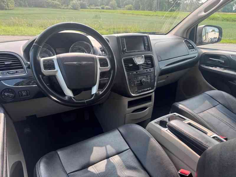 Chrysler Town Country 3,6 RT DVD Stown Kůže 2014 - foto 15