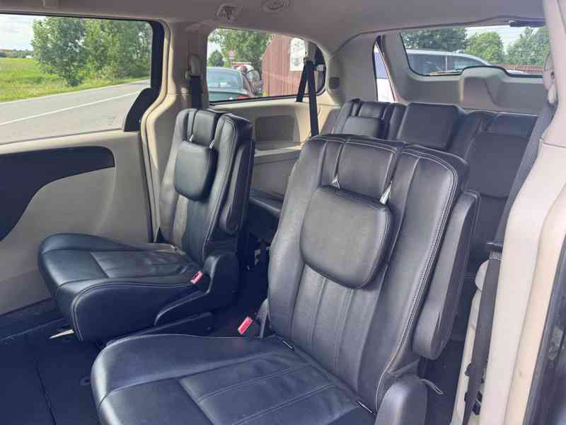 Chrysler Town Country 3,6 RT DVD Stown Kůže 2014 - foto 14