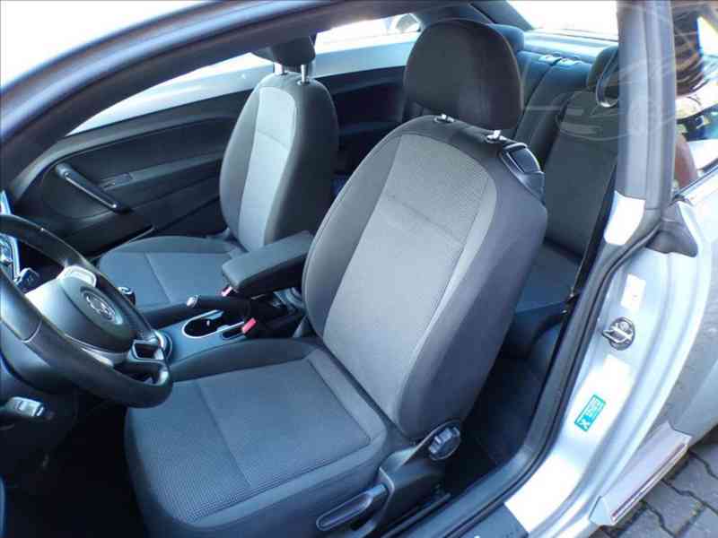 Volkswagen New Beetle 1,2 TSI - foto 10