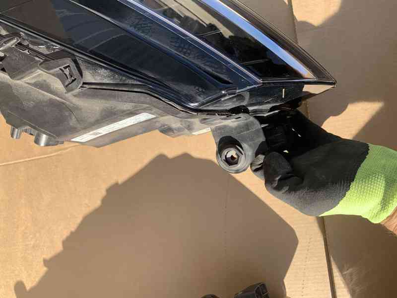 svetlo skoda superb 3 III lift svetla xenony - foto 34