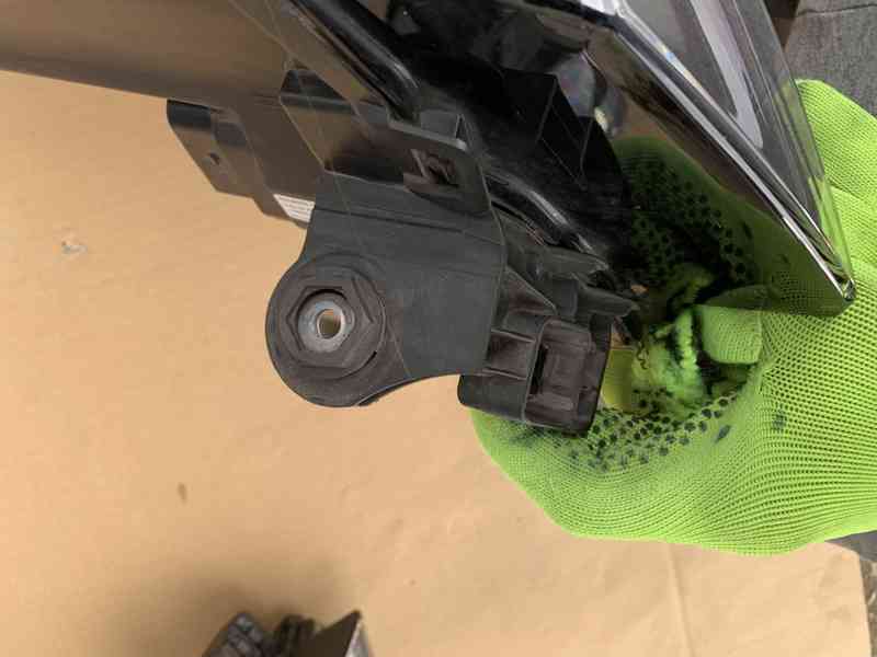 svetlo skoda superb 3 III lift svetla xenony - foto 4
