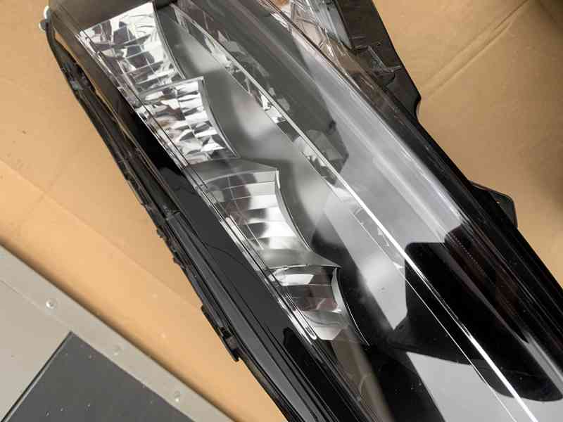 svetlo skoda superb 3 III lift svetla xenony - foto 6