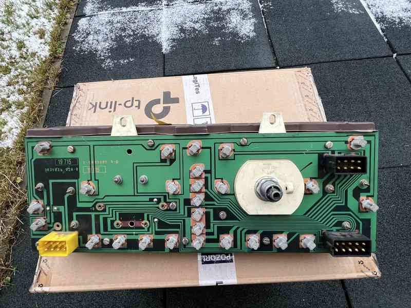 Přístrojovka ŠKODA FAVORIT FORMAN s otáčkoměrem - foto 4