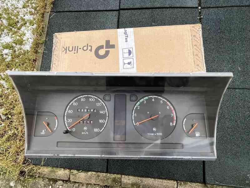 Přístrojovka ŠKODA FAVORIT FORMAN s otáčkoměrem - foto 7