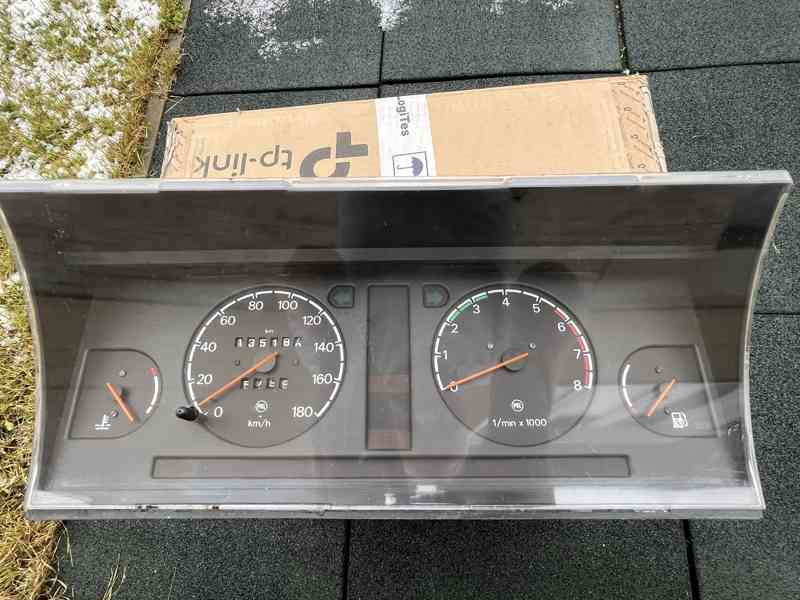 Přístrojovka ŠKODA FAVORIT FORMAN s otáčkoměrem - foto 2