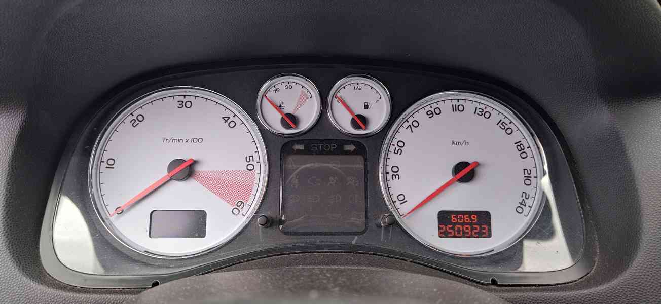 Prodám Peugeot 307, 2.0HDI, 100kw kutilovi nebo na ND - foto 7