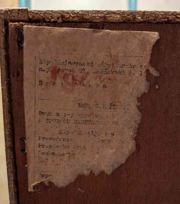 Skříňka s policemi - foto 6