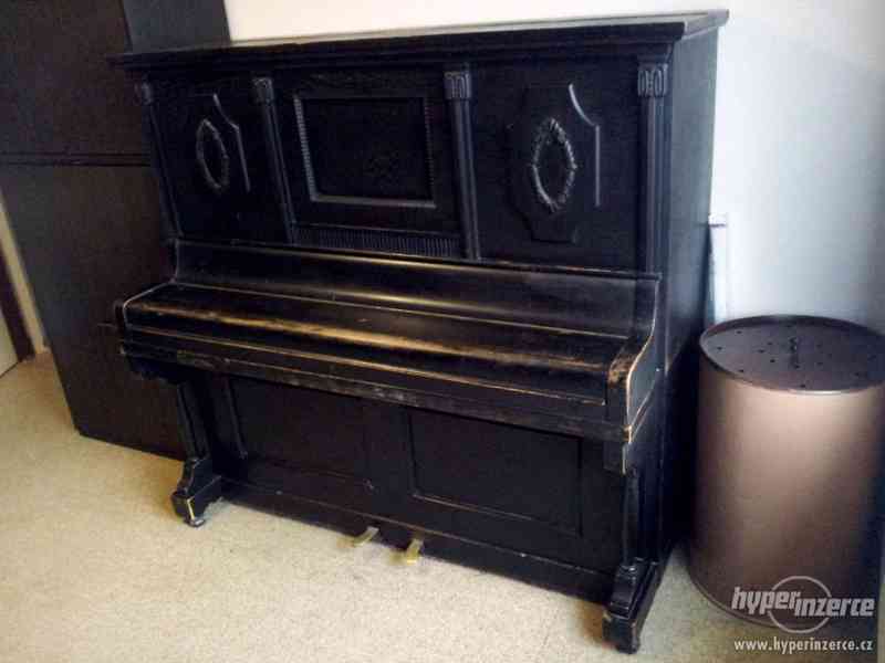 Pianola s demontovaným hracím strojem - foto 1