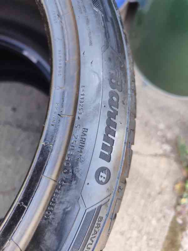 letní pneu 235/40R18 Barum  - foto 3