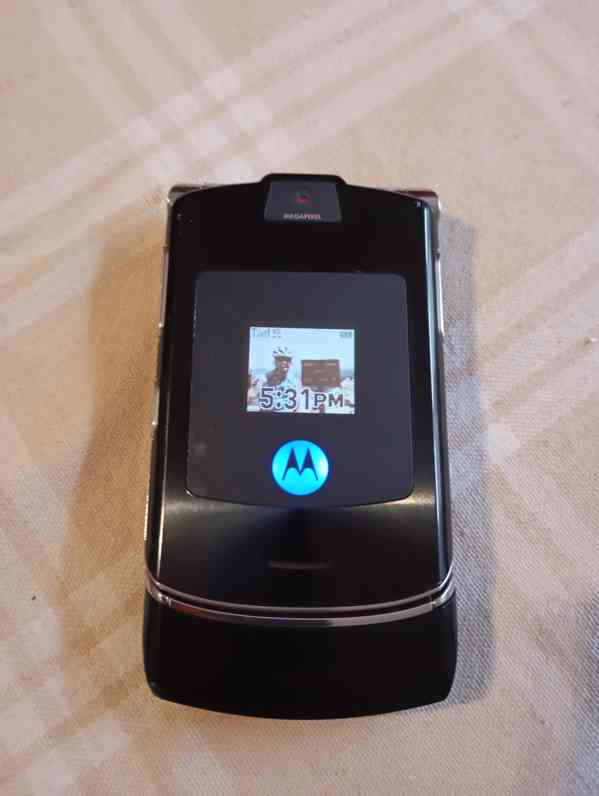 Mobilní telefon Motorola V3i Razr - foto 2