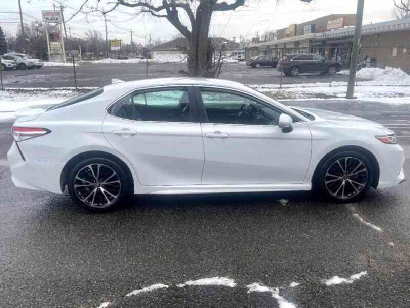 Toyota Camry  2020 - foto 2