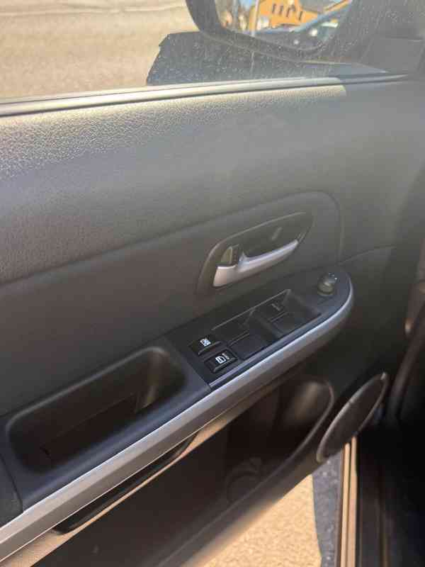Suzuki Grand Vitara 2.4i Club benzín 124kw - foto 12
