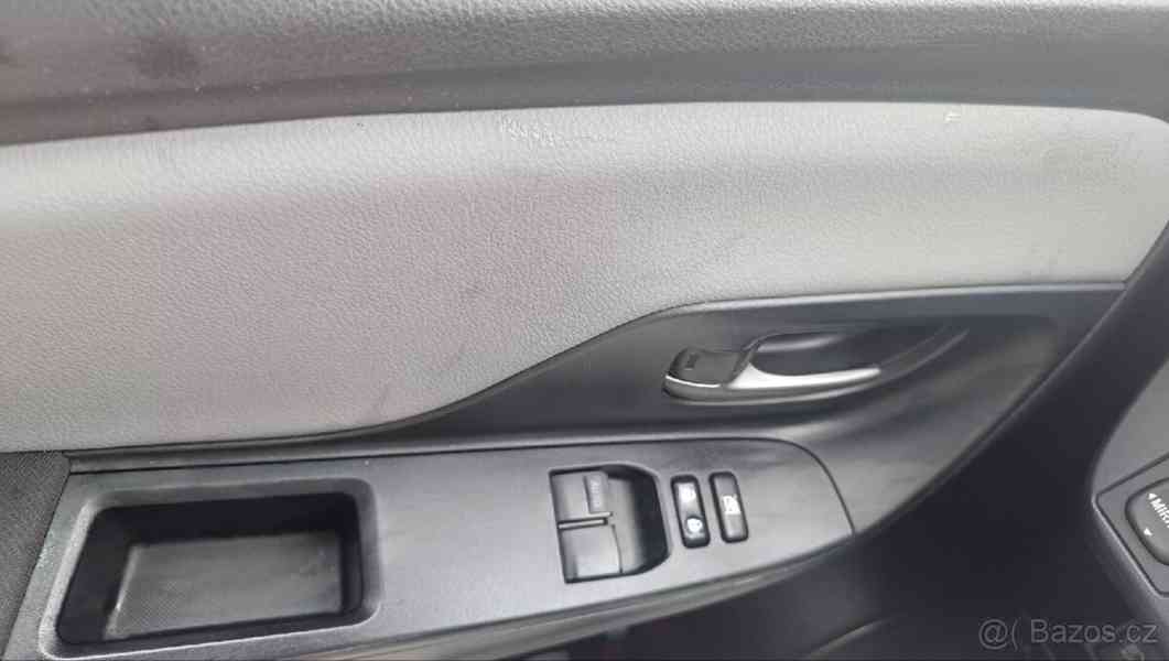Toyota Yaris 1,3 - foto 6