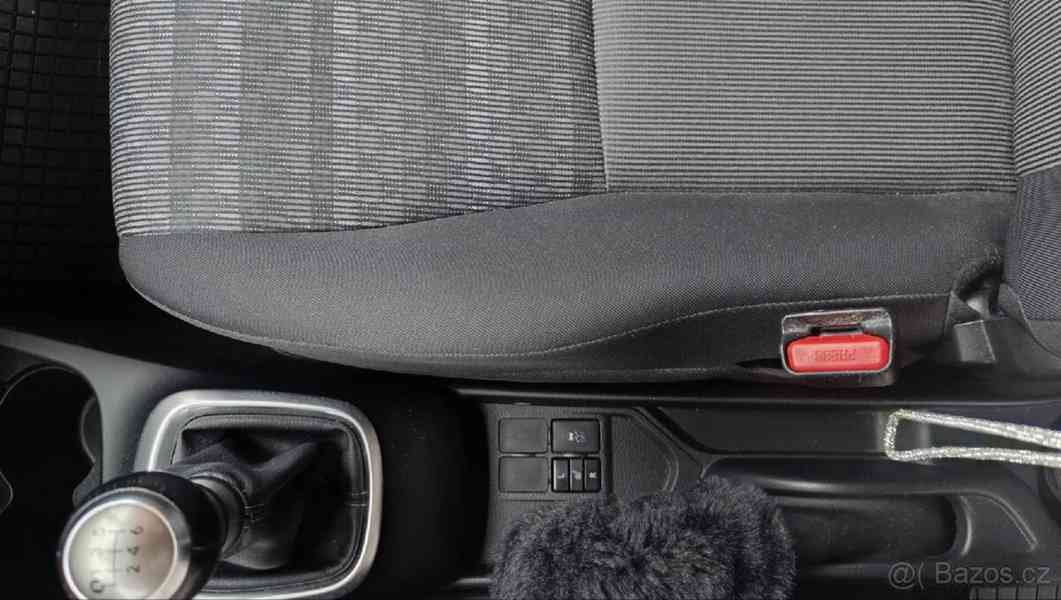 Toyota Yaris 1,3 - foto 8