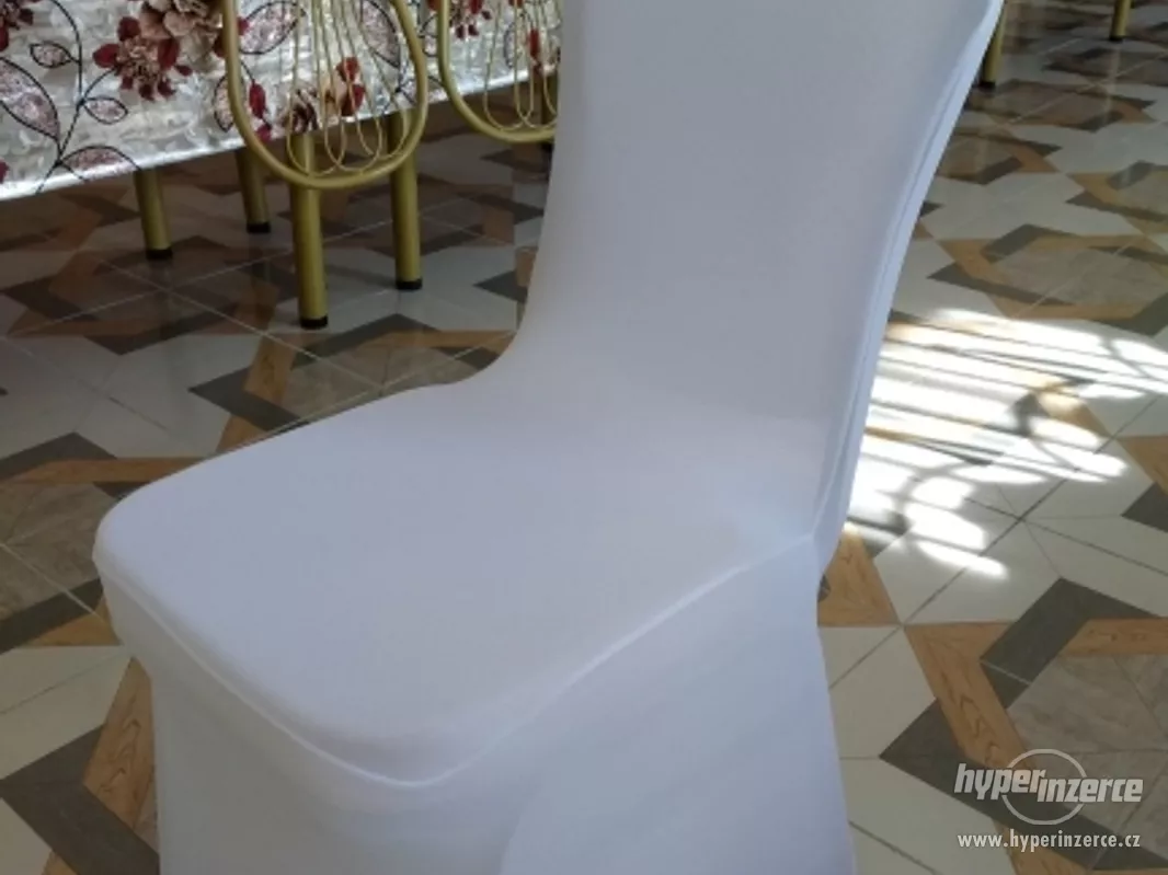 Elastické univerzální bílé potahy na židle NOVÉ (až 150ks) - foto 1