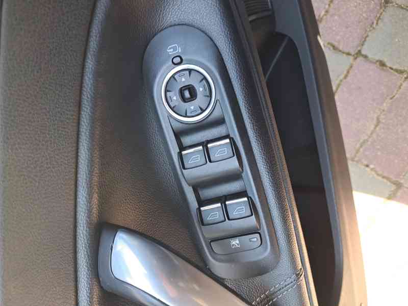 Ford Mondeo MK4 2.0i Duratec 107kW r.v. 2008 - foto 12