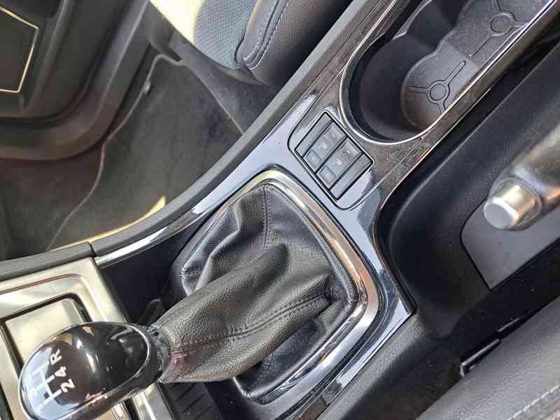 Ford Mondeo MK4 2.0i Duratec 107kW r.v. 2008 - foto 11