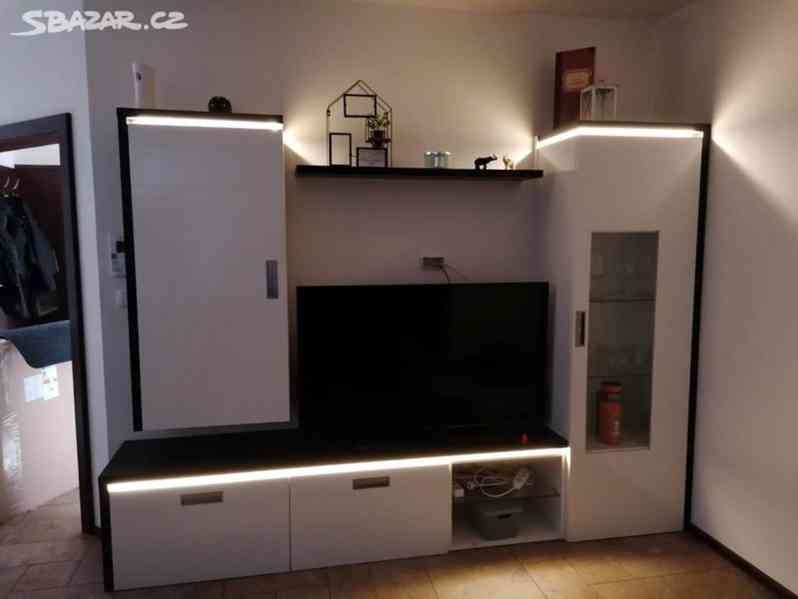 TV stěna s osvětlením - foto 2