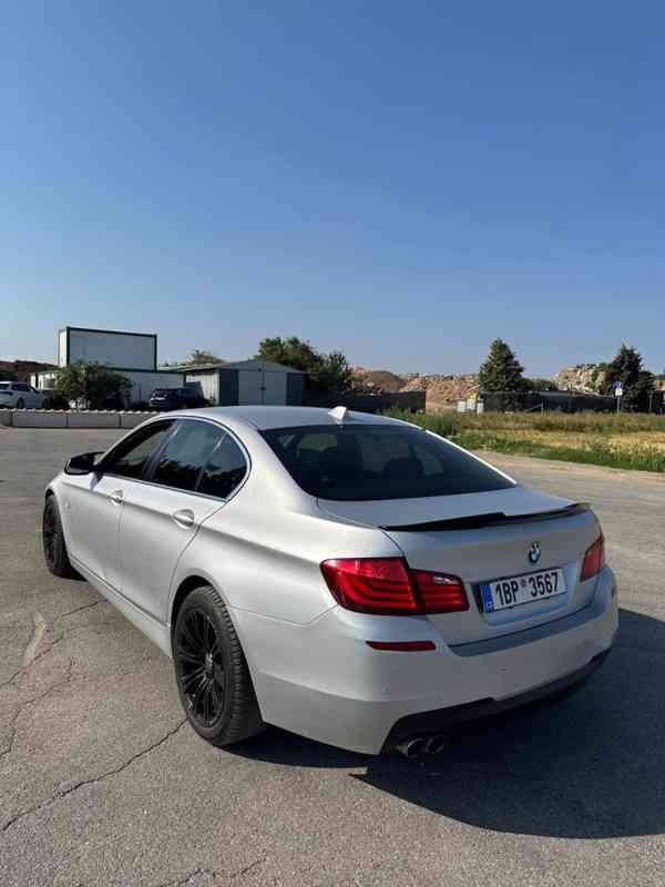 BMW F10 525d M Sport 2010 160t Kč - foto 4