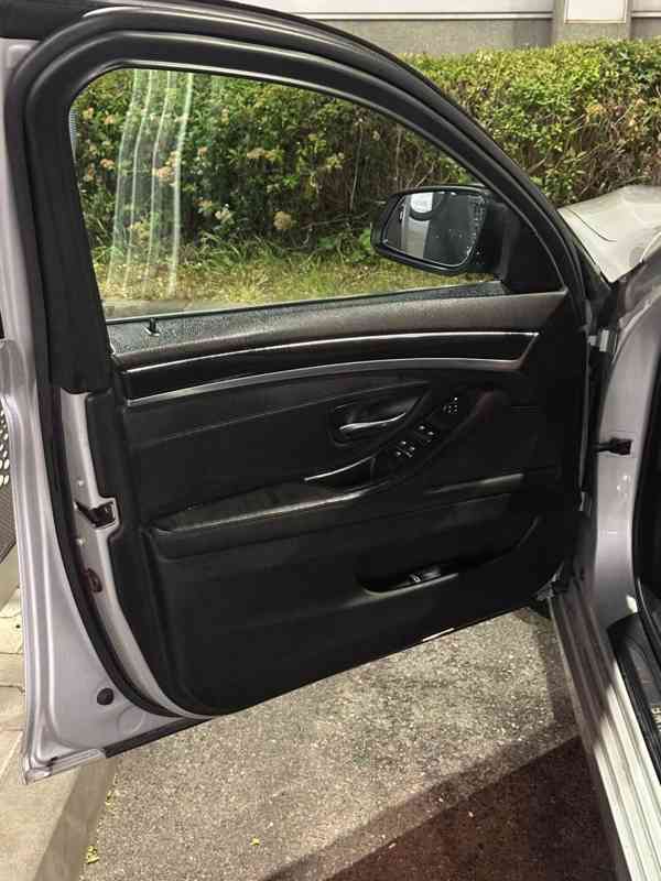 BMW F10 525d M Sport 2010 160t Kč - foto 11