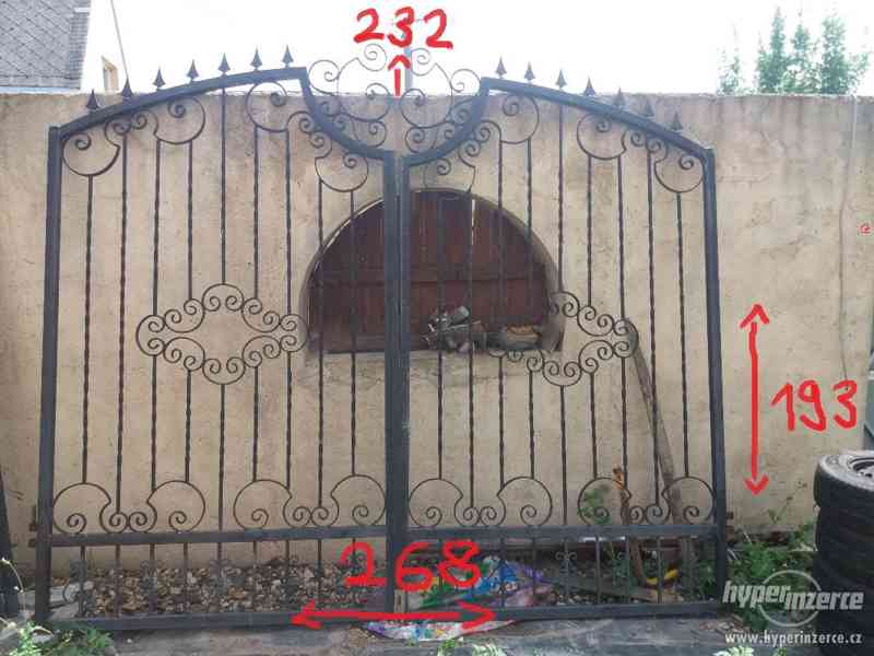 Dvoukřídlá brána s brankou - foto 1