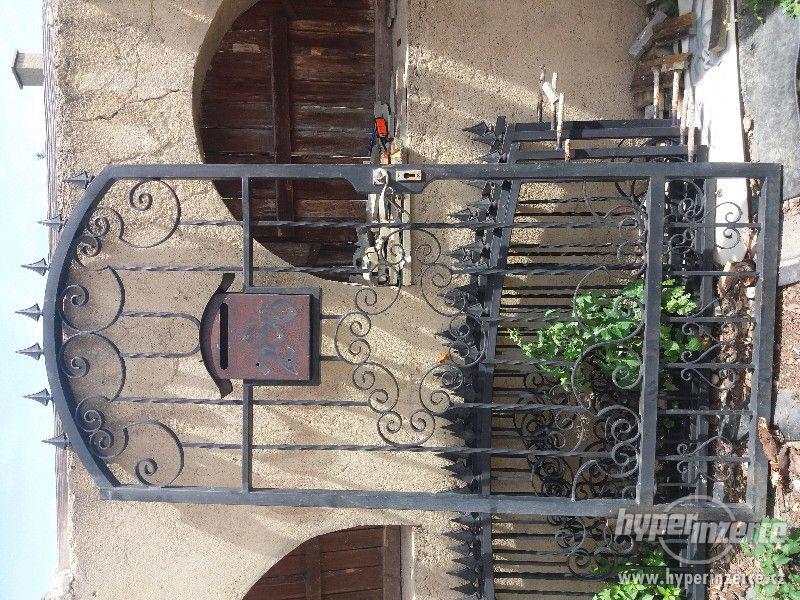 Dvoukřídlá brána s brankou - foto 6