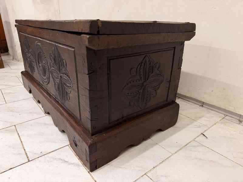 Starožitná rustikální truhla - foto 2