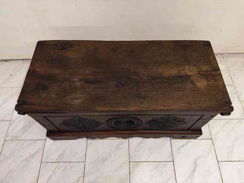 Starožitná rustikální truhla - foto 4