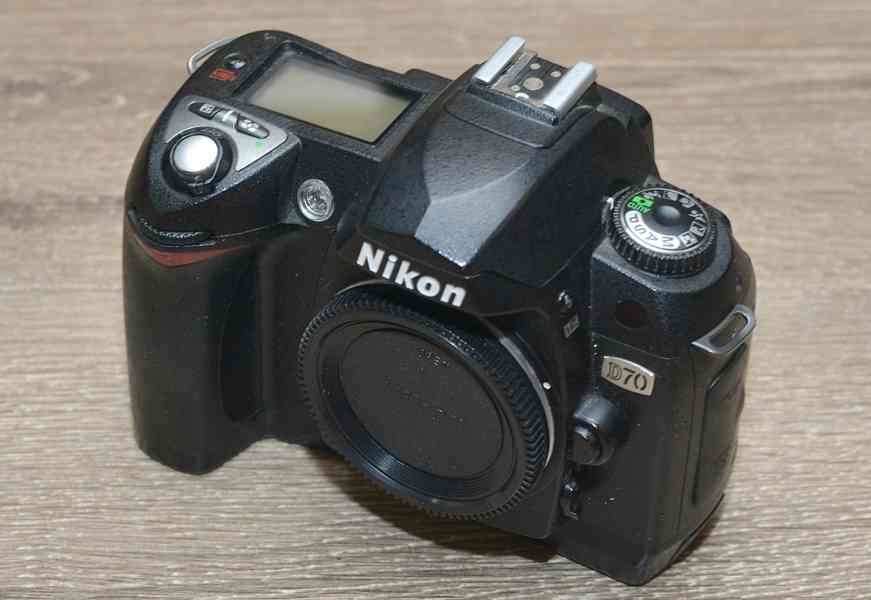 Nikon D70 *CCD 6.1 Mpix*JPEG+RAW** - foto 3