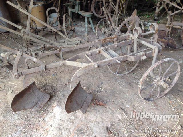 Prodám historické zemědělské stroje - foto 1