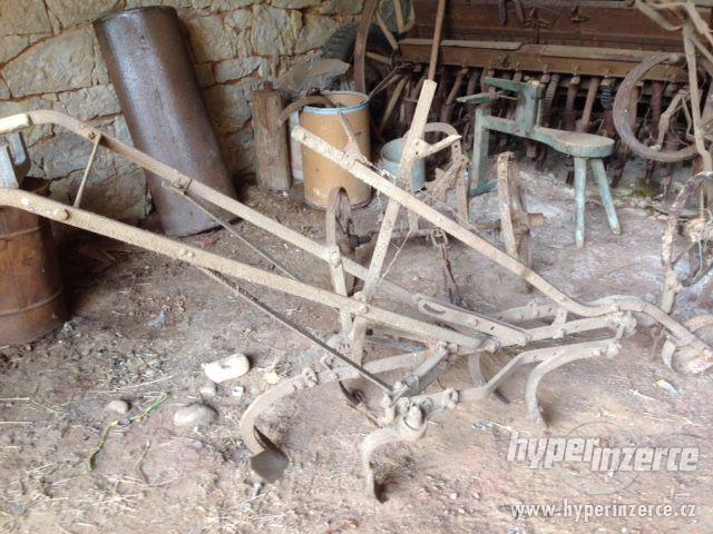 Prodám historické zemědělské stroje - foto 2