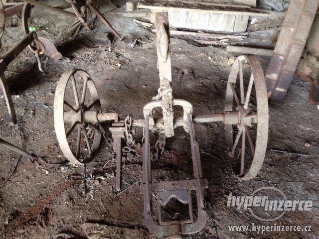 Prodám historické zemědělské stroje - foto 5