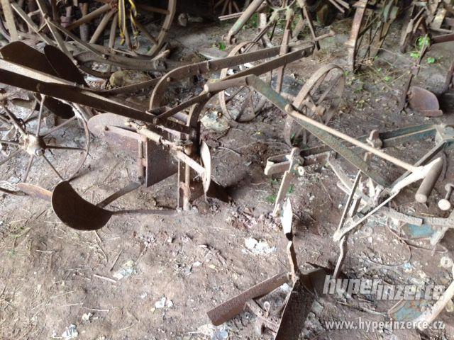 Prodám historické zemědělské stroje - foto 7