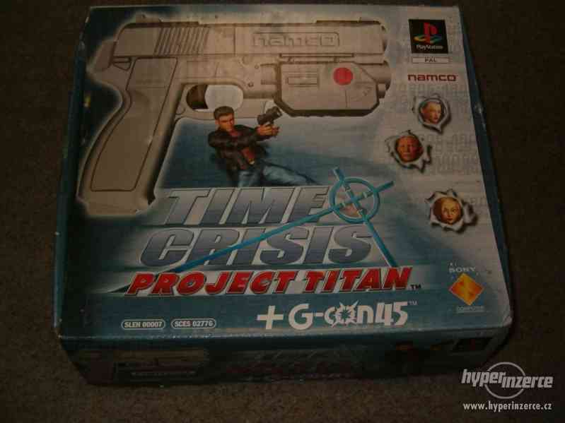 PSX pistole GunCon Time Crisis: Project Titan, herní volant