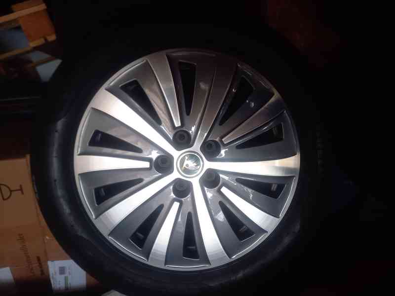 Š.Superb III, VW Passat B8- NOVÝ letní Alu 215/55R17-leštěné - foto 4