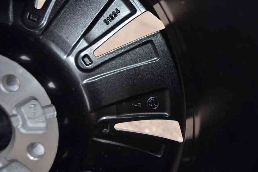 Š.Superb III, VW Passat B8- NOVÝ letní Alu 215/55R17-leštěné - foto 17