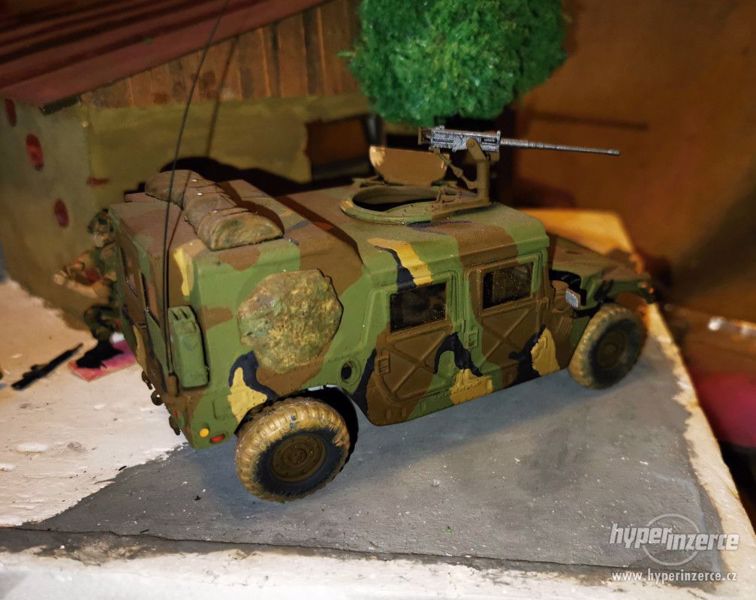 Hummer Patrol 1/35 s pěšáky a diorámou - foto 3