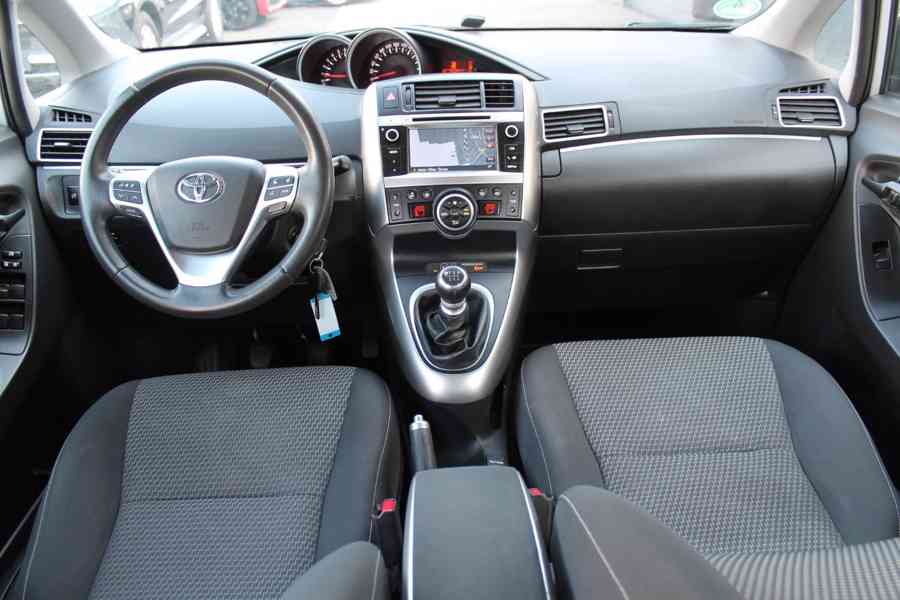 Toyota Verso 1,8i Comfort benzín 108kw - foto 3