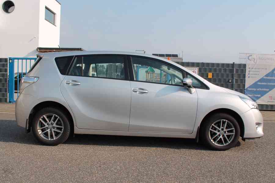 Toyota Verso 1,8i Comfort benzín 108kw - foto 12