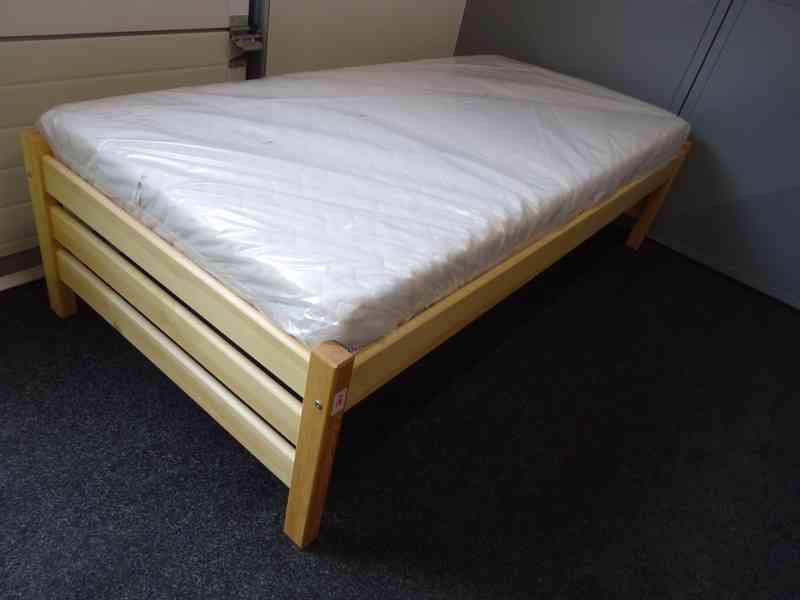 Pevná čepovaná postel - foto 2