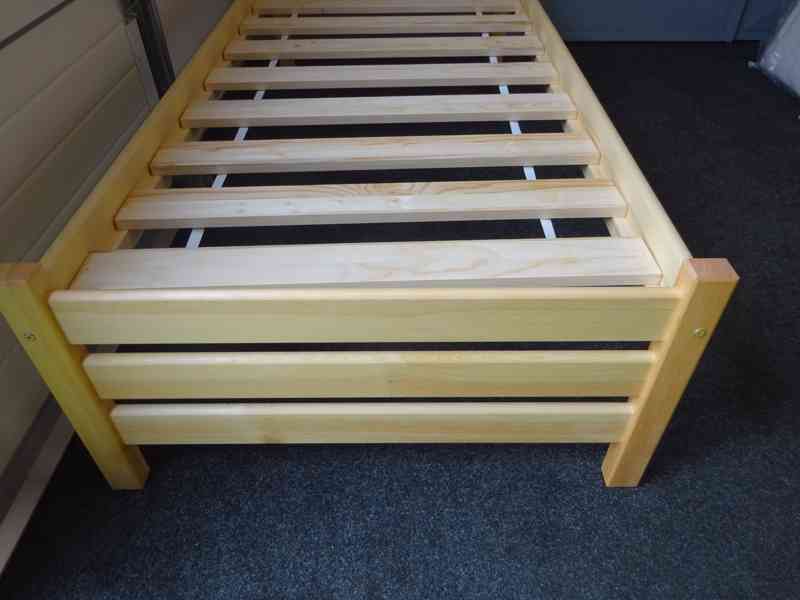 Pevná čepovaná postel - foto 3