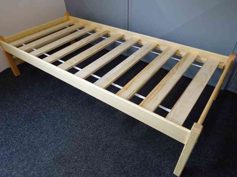Pevná čepovaná postel - foto 4