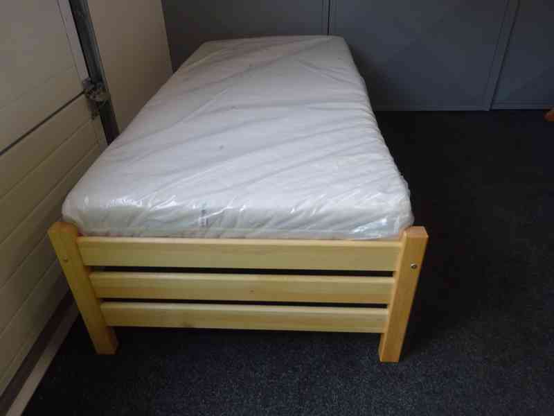 Pevná čepovaná postel - foto 1