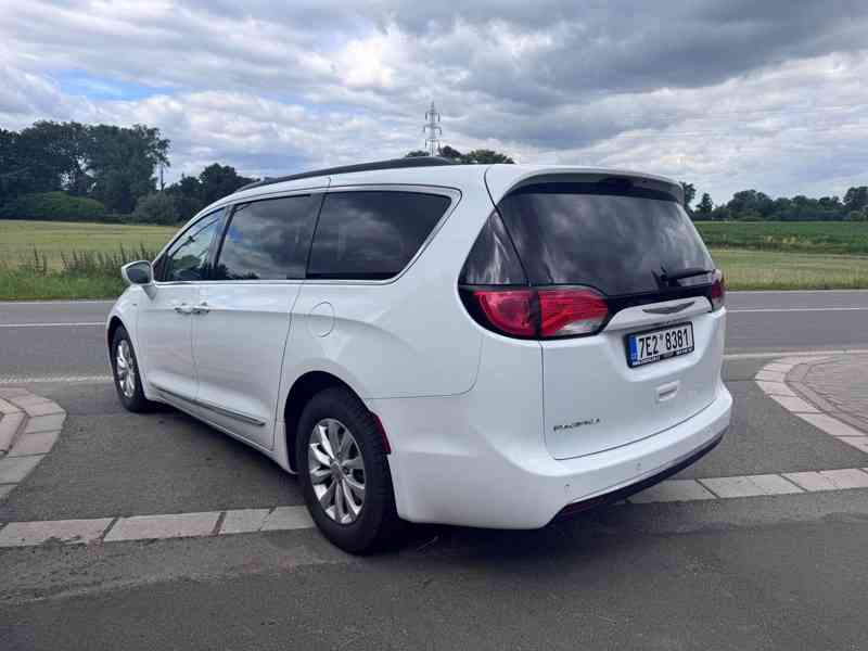 Chrysler Pacifica 3,6 Touring L RU Kůže 2017 - foto 3