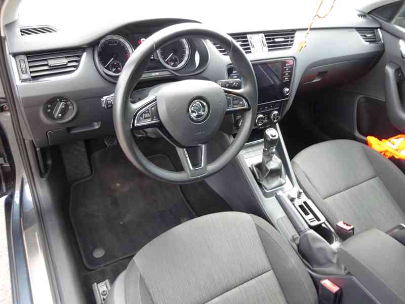 Škoda Octavia 2.0 TDI r.v.2017 1.Maj.serv.kníž.ČR (DPH) - foto 5
