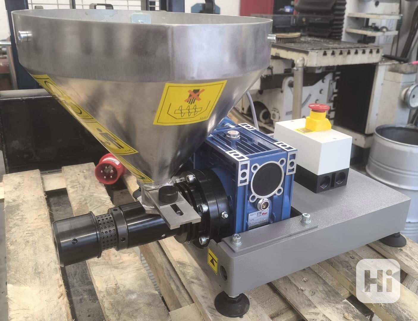 Prodám malý, praktický lis na olej KK8 Light,  - foto 1